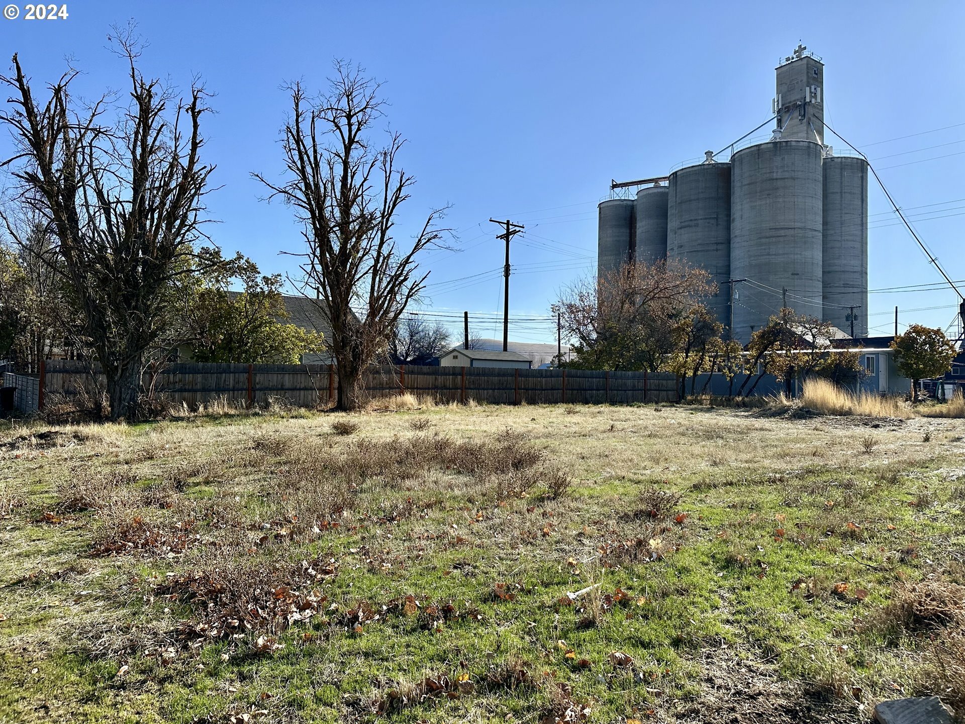 Property Photo: 204 W Darland St WA 98620