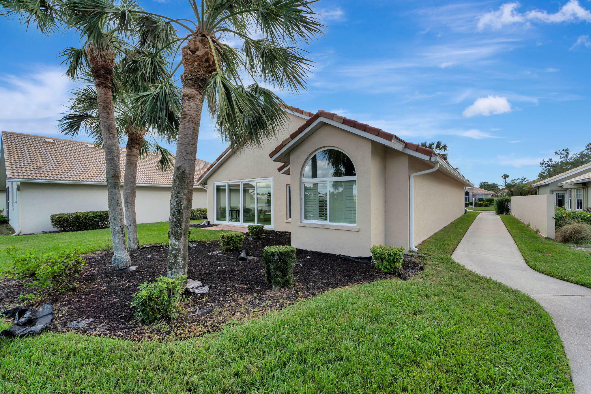 Property Photo:  1311 Berkshire Court  FL 34292 