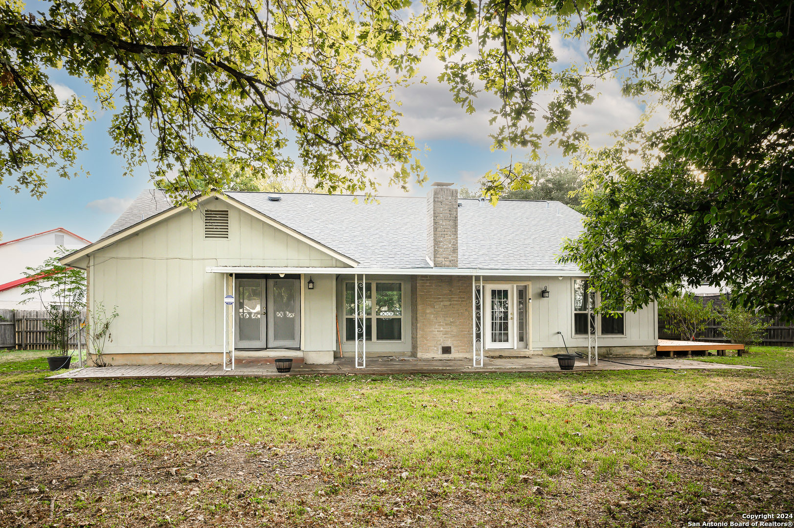 Property Photo:  214 Oldtowne Rd  TX 78155 