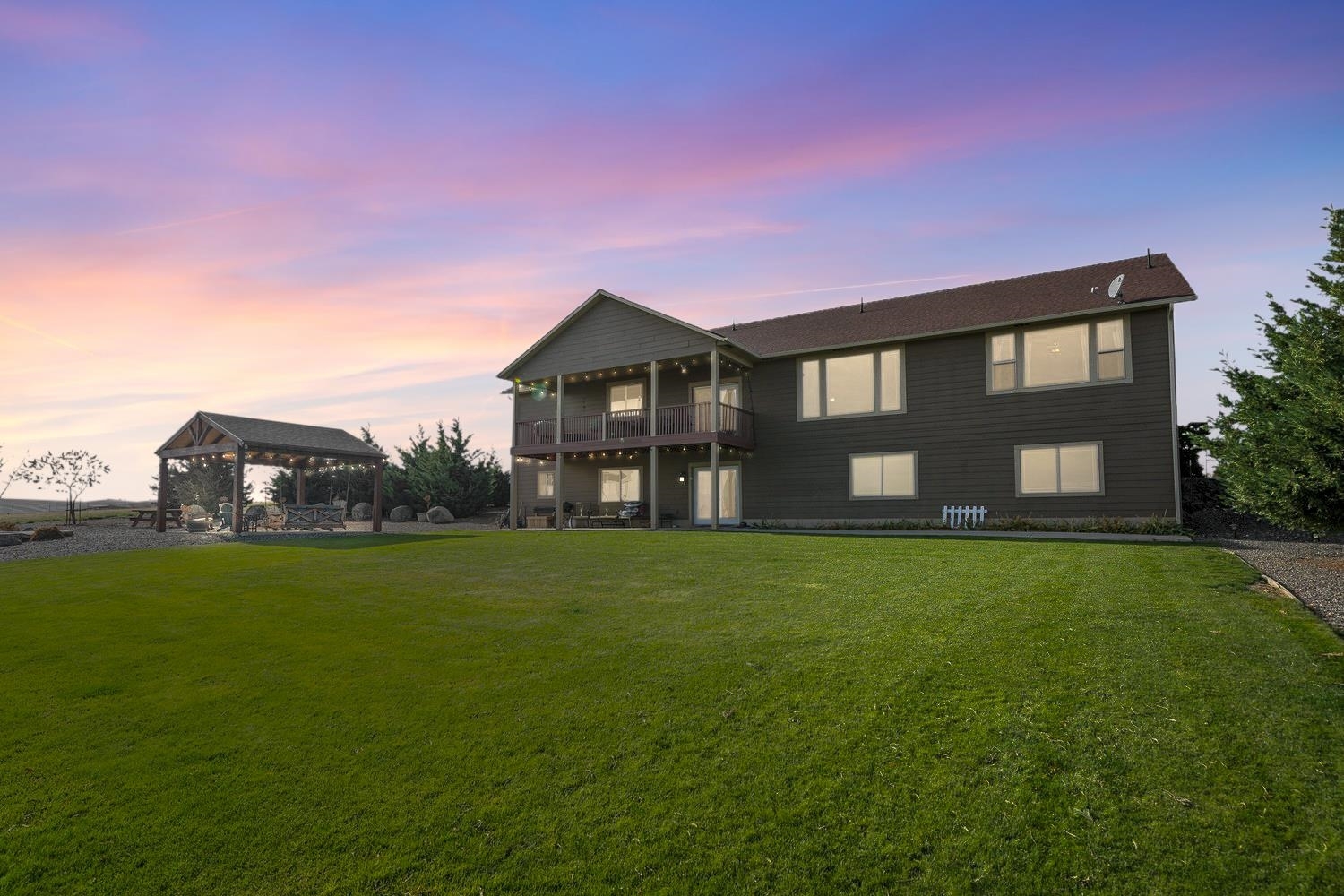 Property Photo: 999 Amity Ln WA 99403
