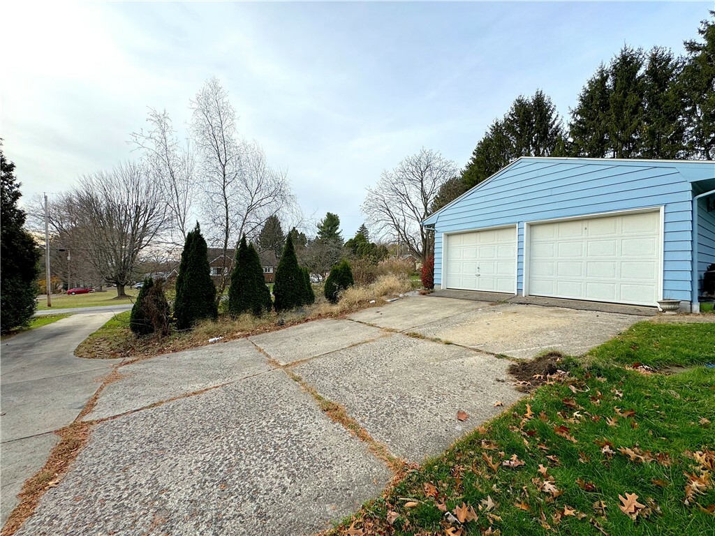 Property Photo:  2894 Shadylane Dr  PA 16105 