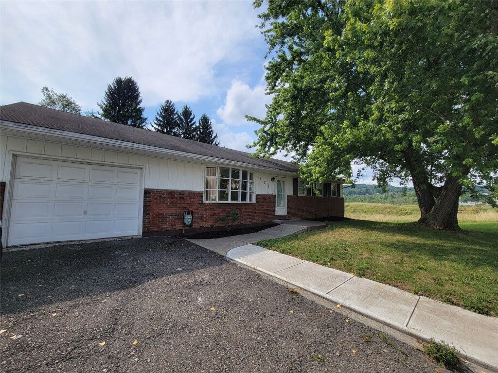 Property Photo:  721 Taft Avenue  NY 13760 