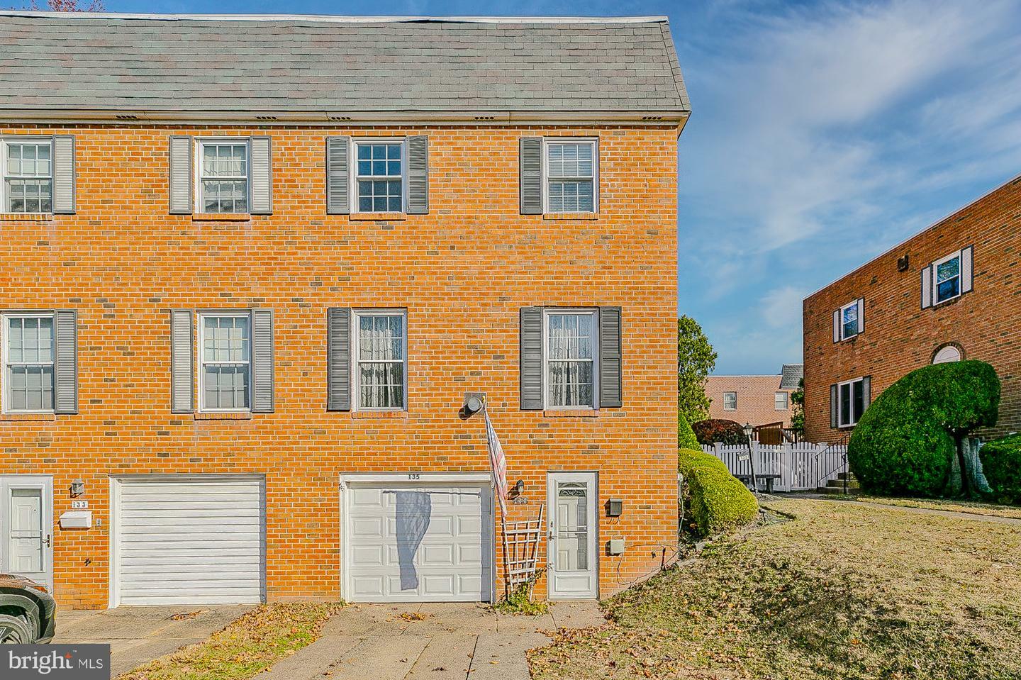 Property Photo:  135 Gardner Street  PA 19116 