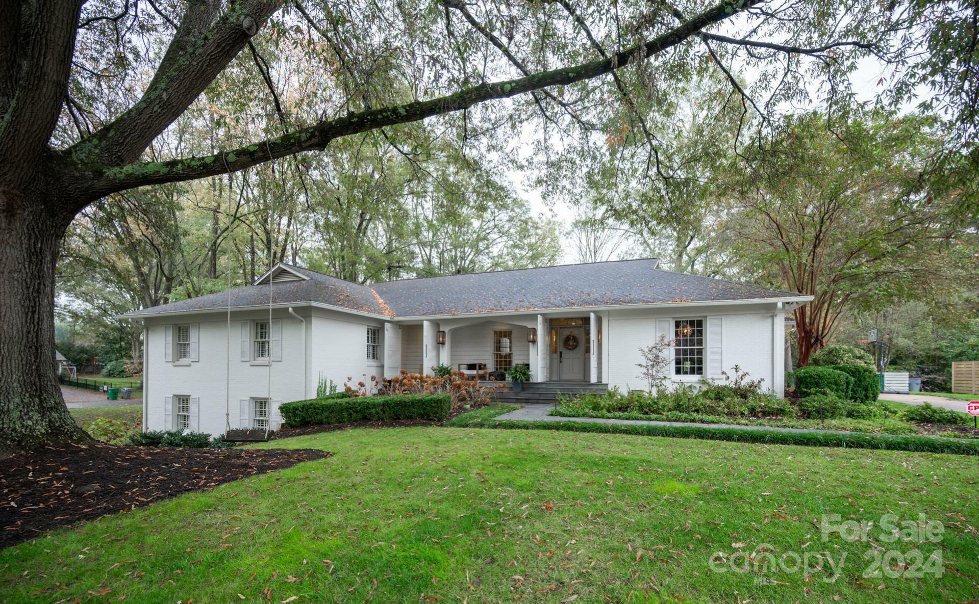 Property Photo:  1701 Cavendish Court  NC 28211 