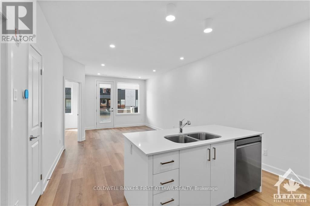 Property Photo:  520 Pimiwidon Street 202  ON K1K 5B4 