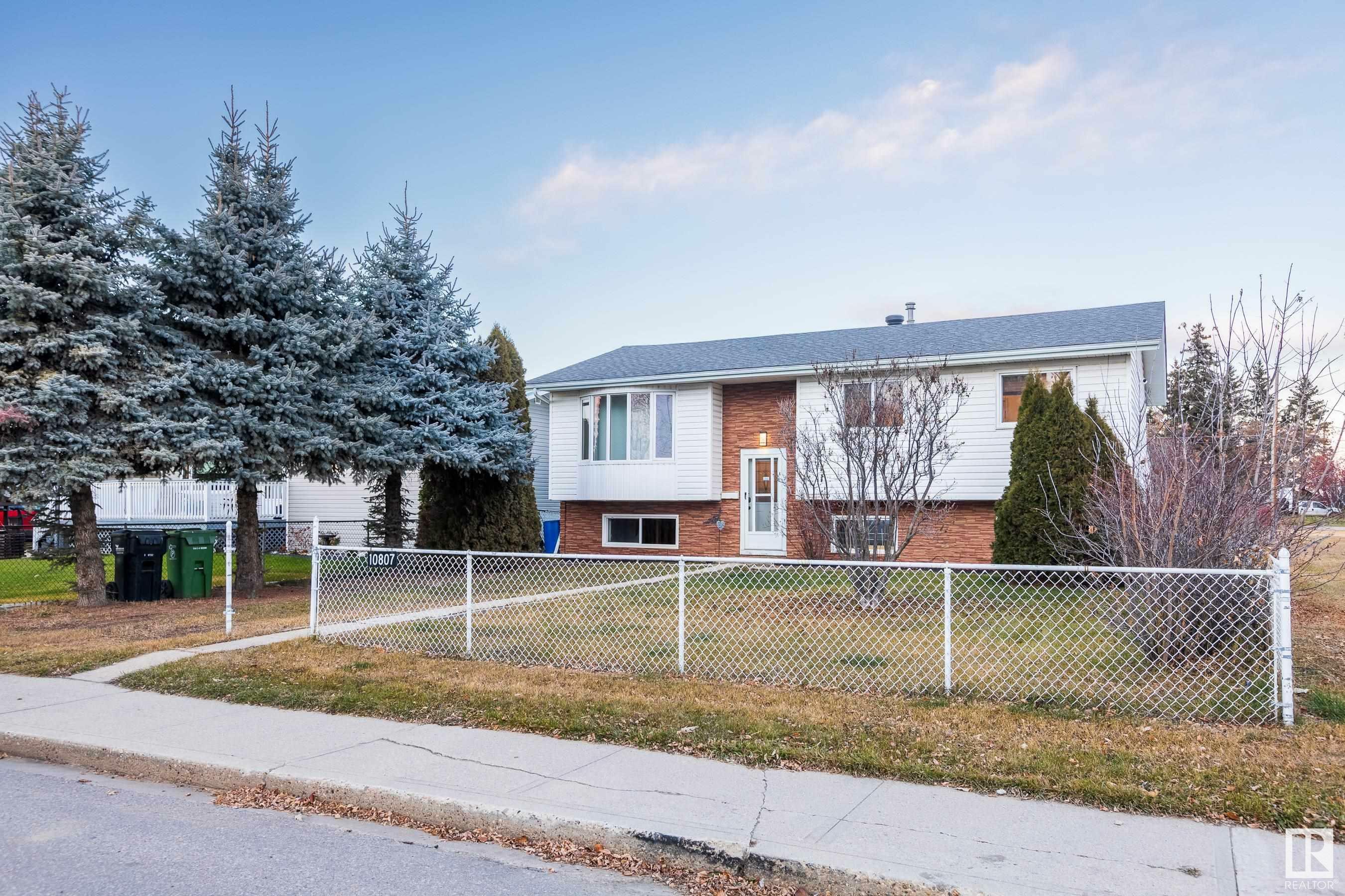 Property Photo:  10807 99 Avenue  AB T7P 1P2 