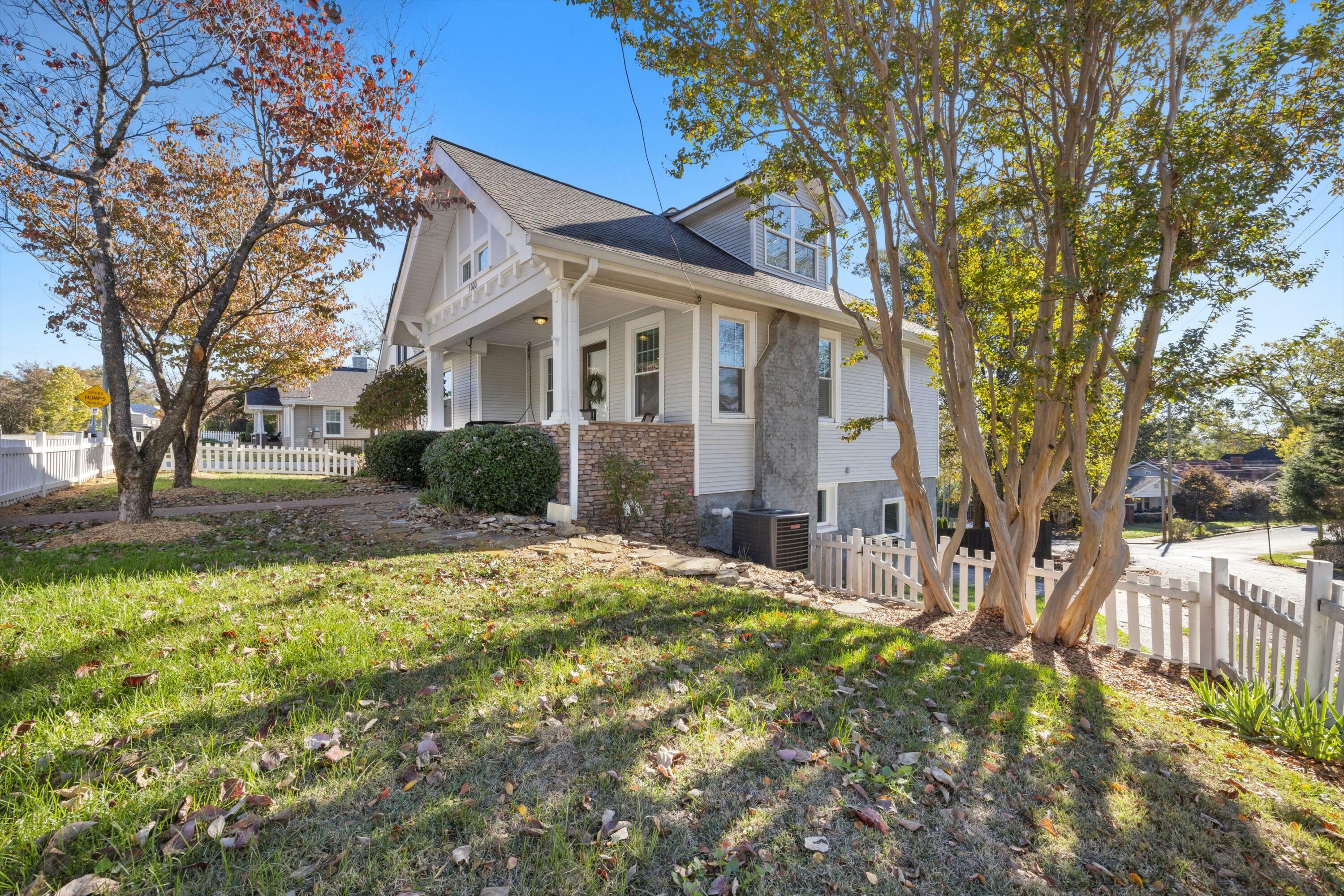 Property Photo:  1000 Forest Avenue  TN 37405 