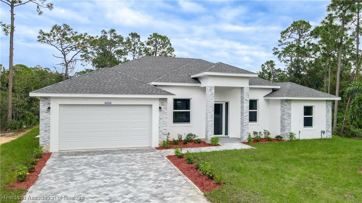 Property Photo:  4530 Garden Avenue  FL 33875 