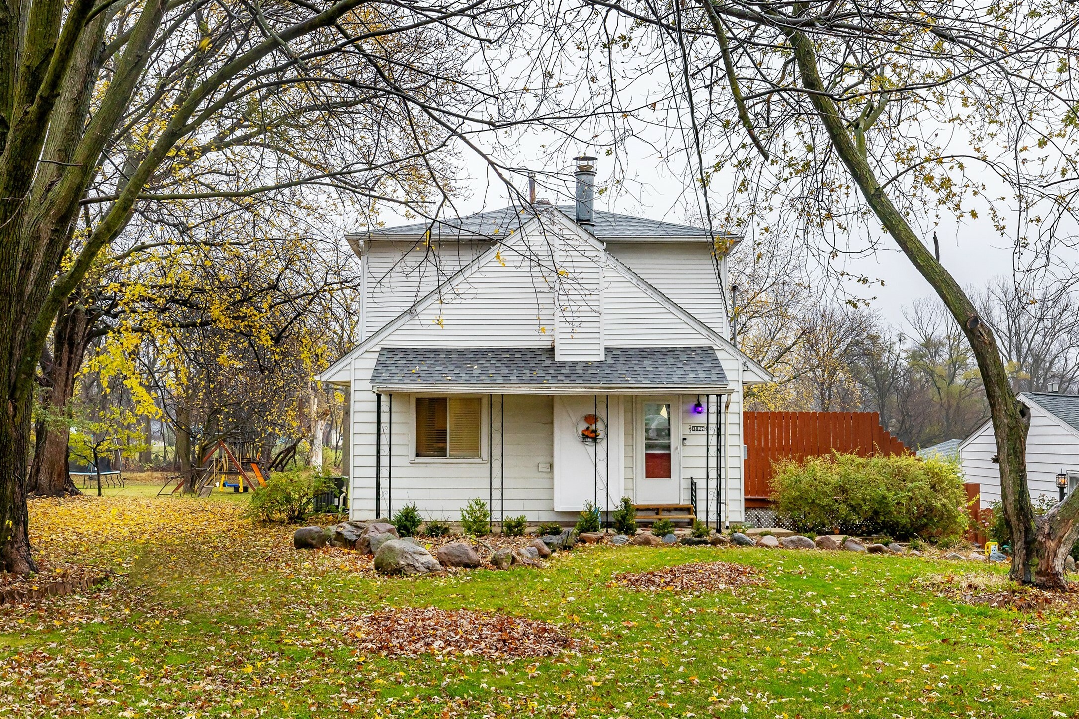 Property Photo:  3827 E 30th Street  IA 50317 