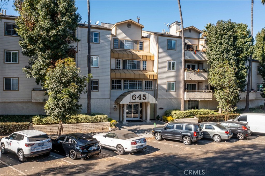 Property Photo:  645 Chestnut Avenue 106  CA 90802 