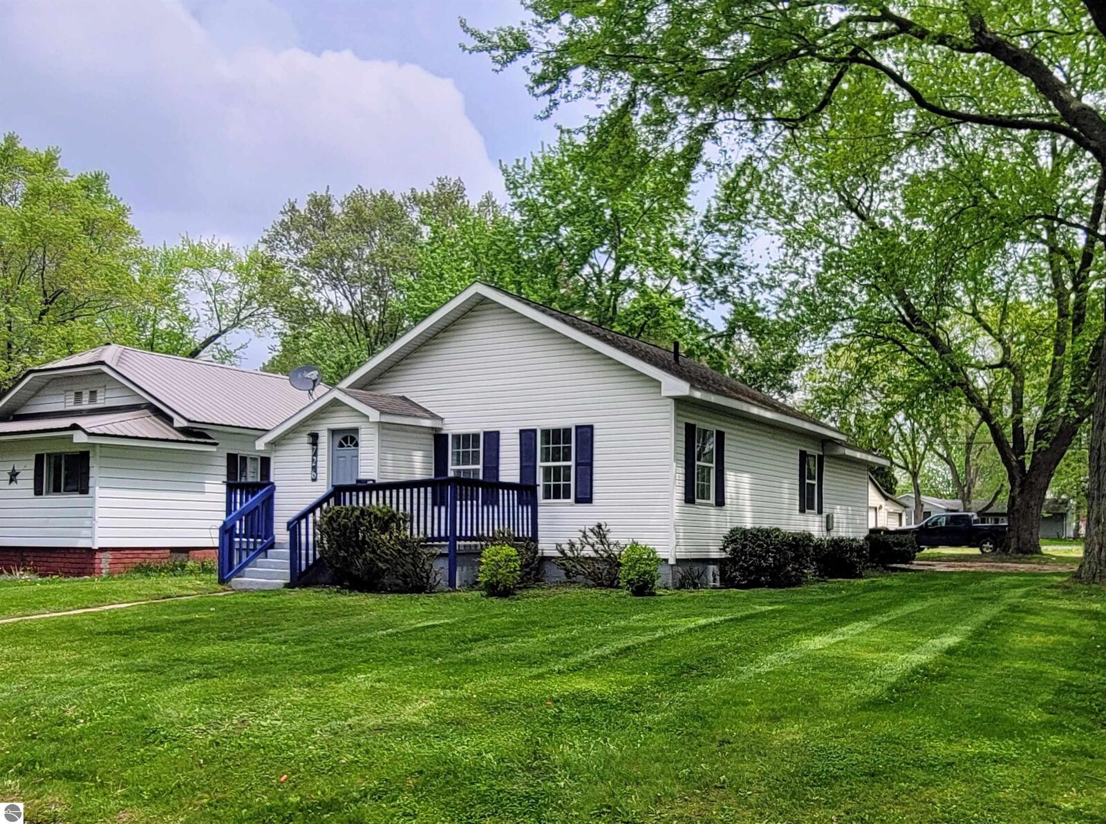 Property Photo:  726 Pennsylvania Avenue  MI 48801 