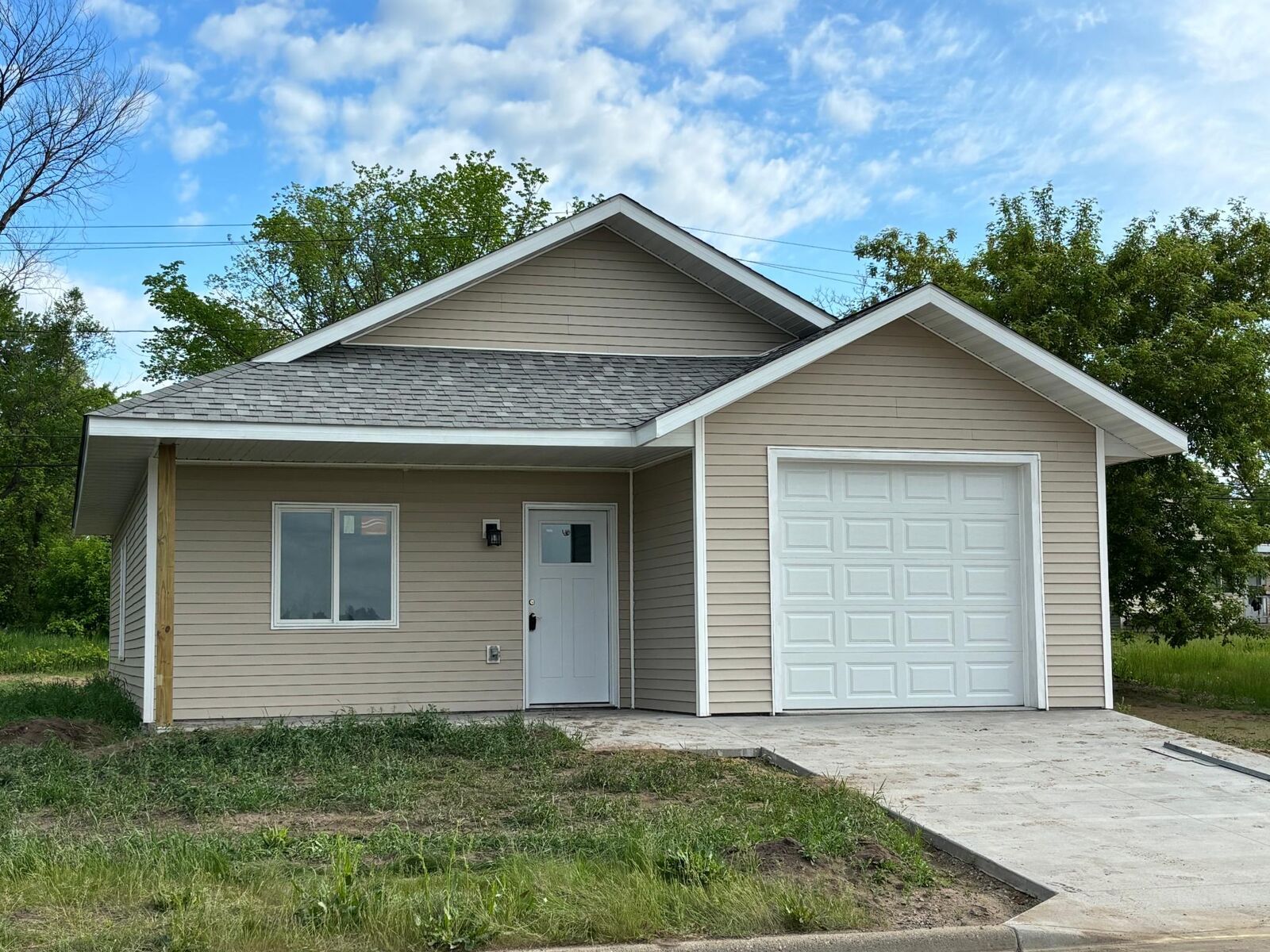Property Photo:  121 1st St NE  MN 56633 