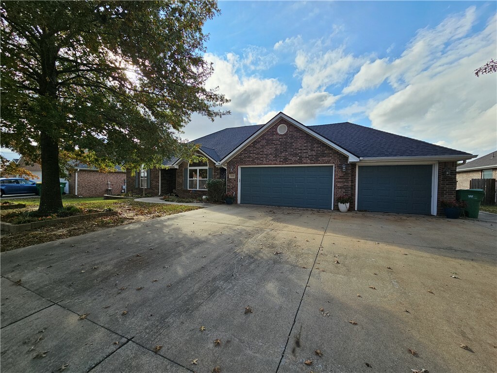 Property Photo:  1111 Lariat Drive  AR 72719 