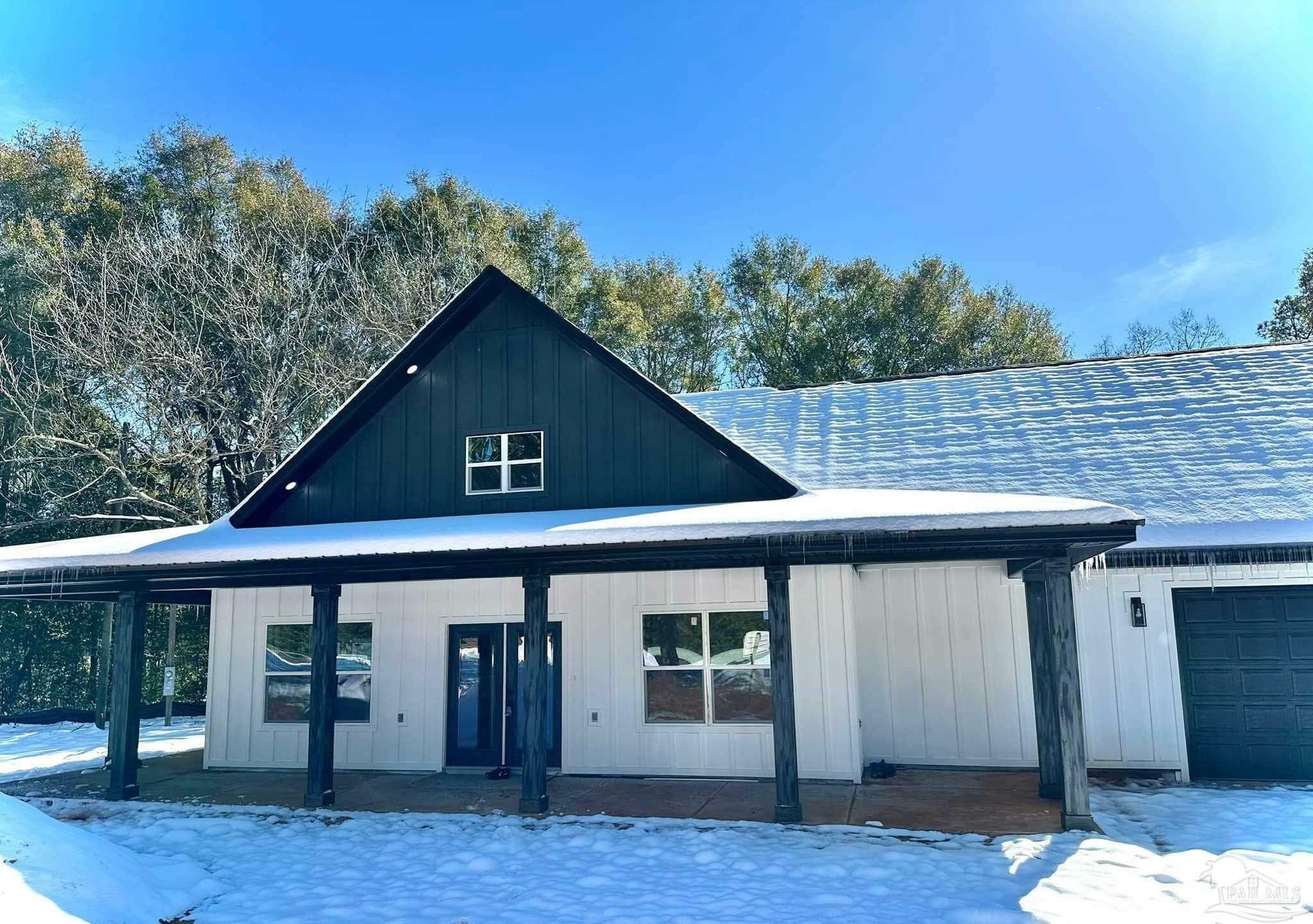 Property Photo: 10595 E Hwy 90 FL 32583