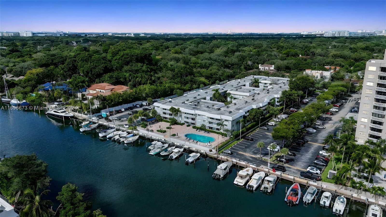 Property Photo:  100 Edgewater Dr 113  FL 33133 