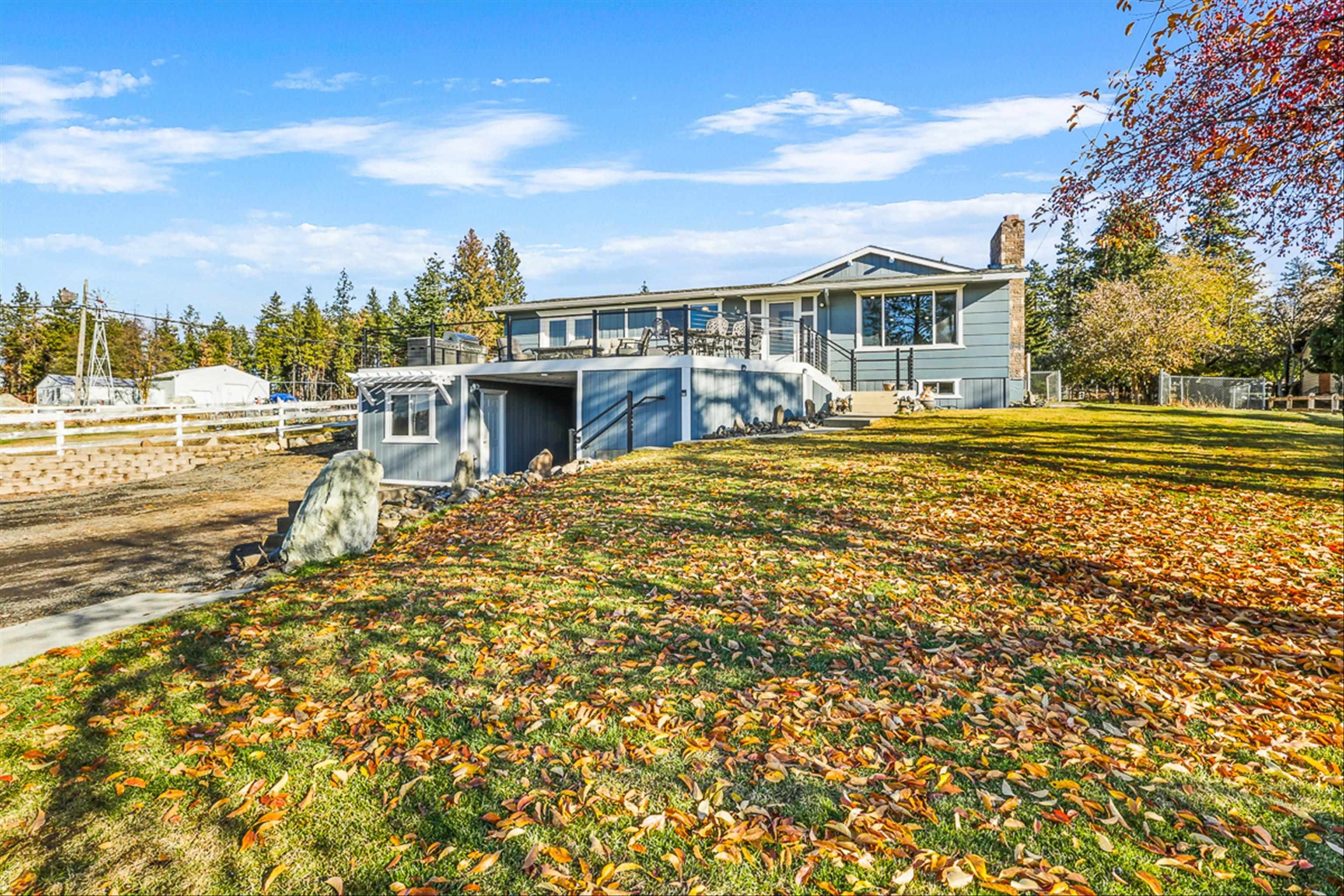 Property Photo:  10911 S Sunnyslope Rd  WA 99022 