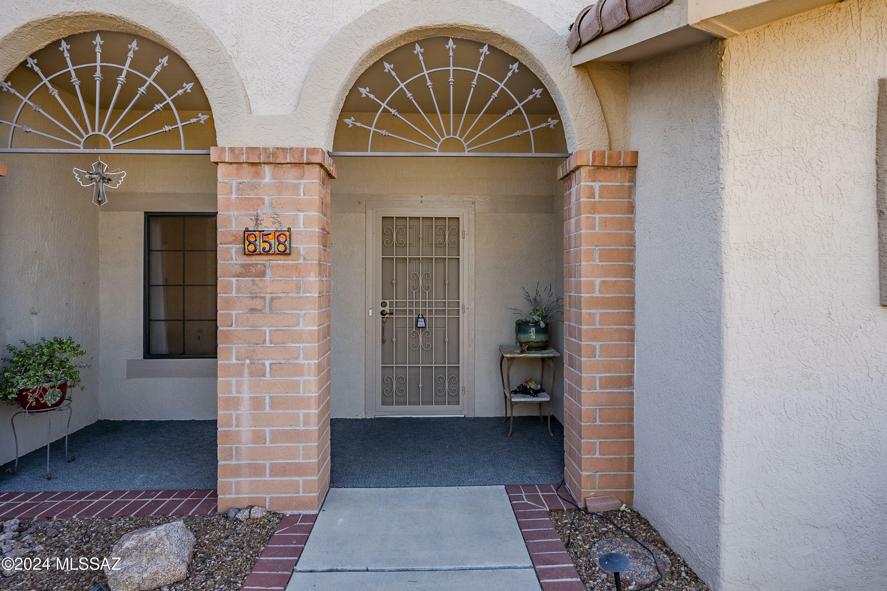 Property Photo:  858 E Crown Ridge Drive  AZ 85755 