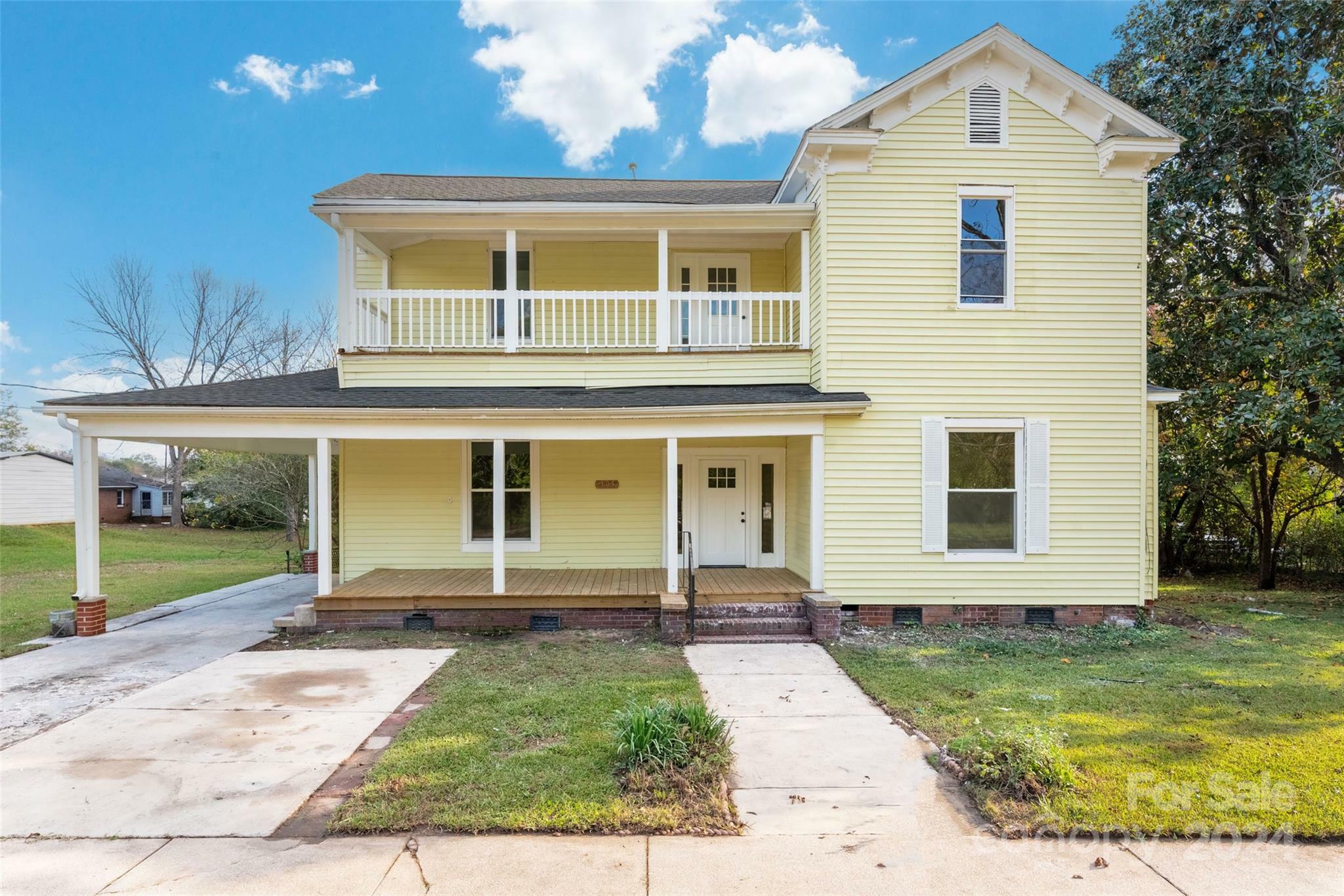 Property Photo:  305 Elm Street  SC 29720 