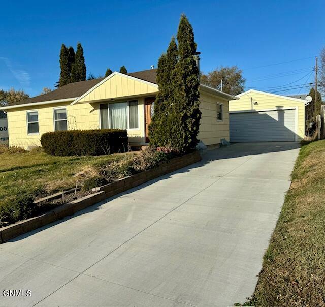 Property Photo:  1042 Riverview Avenue  ND 58504 