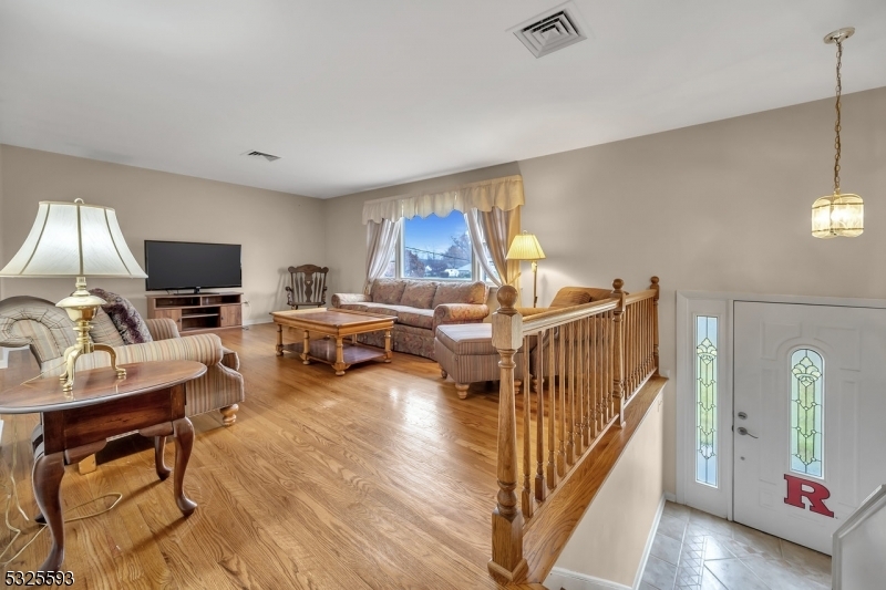 Property Photo:  6 Mallard Rd  NJ 08844 