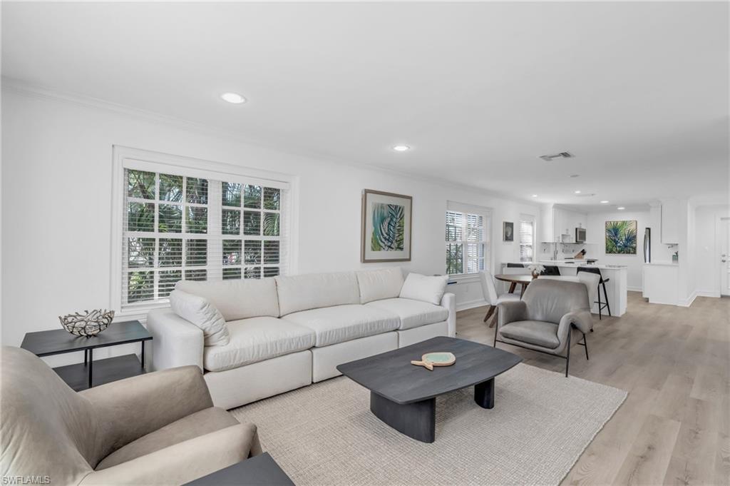 Property Photo: 271 Broad Ave S 203 FL 34102