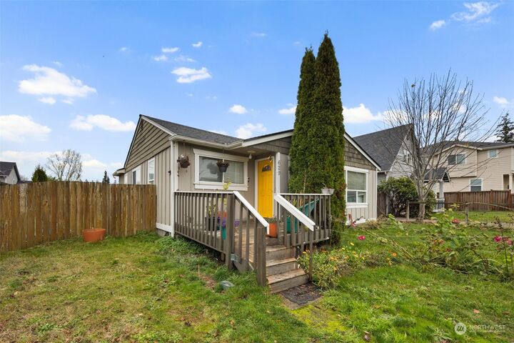 Property Photo:  629 E 57th Street  WA 98404 