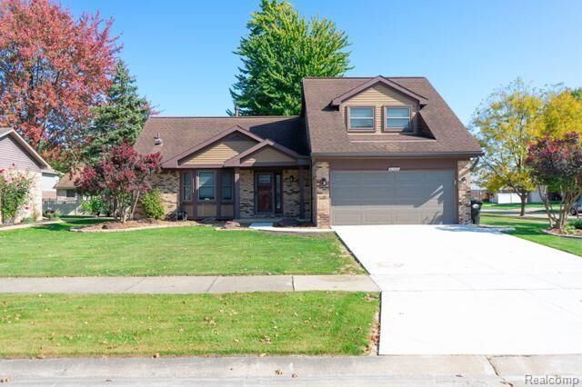 Property Photo:  21539 Deerfield Drive S  MI 48183 