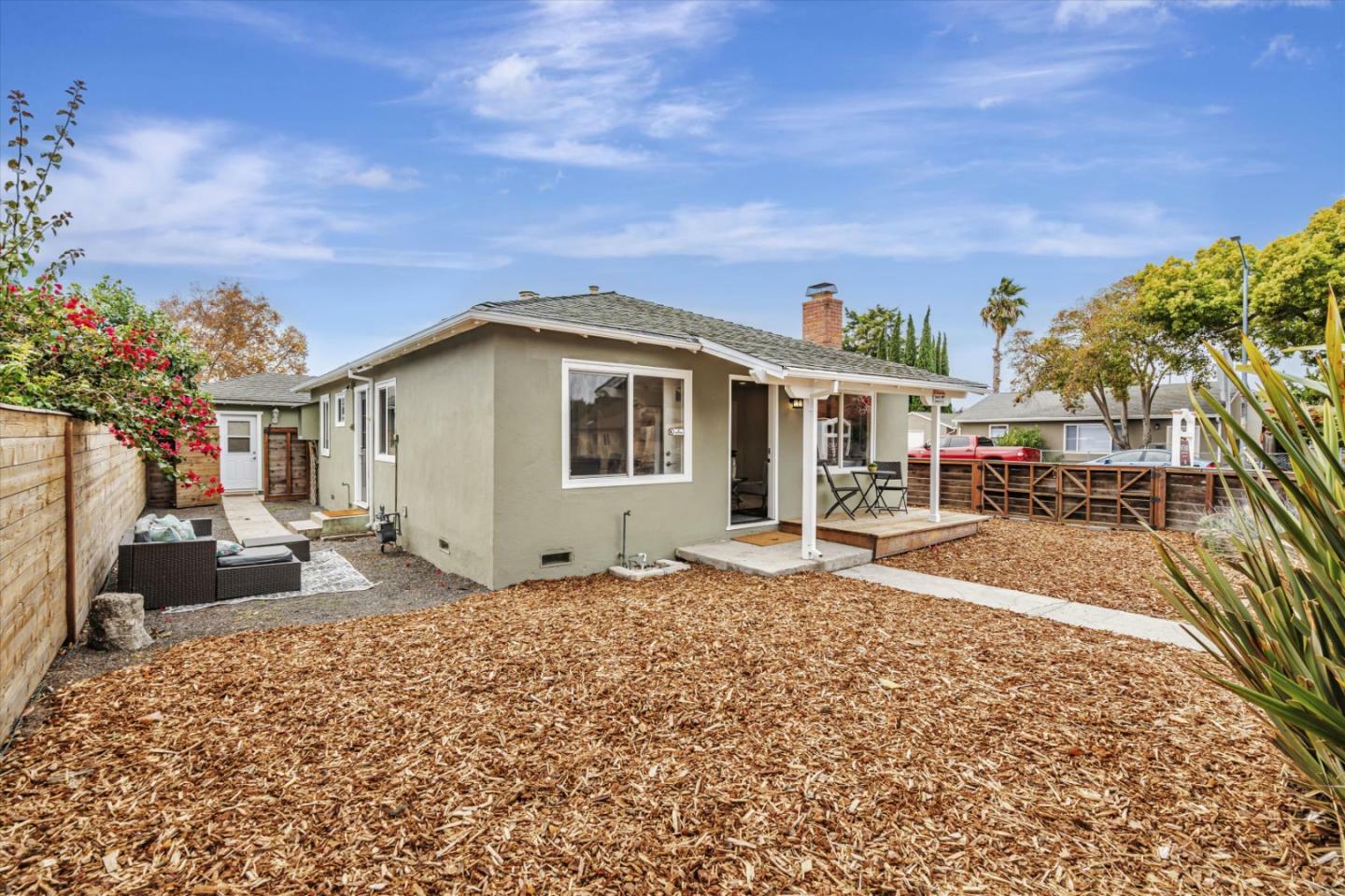 Property Photo:  1100 Garden Street  CA 94303 