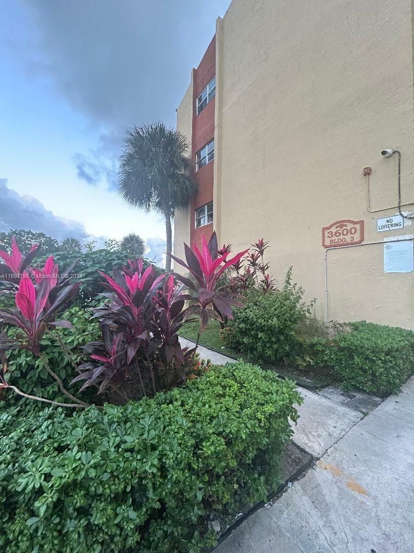 Property Photo:  3600 NW 21st St 101  FL 33311 