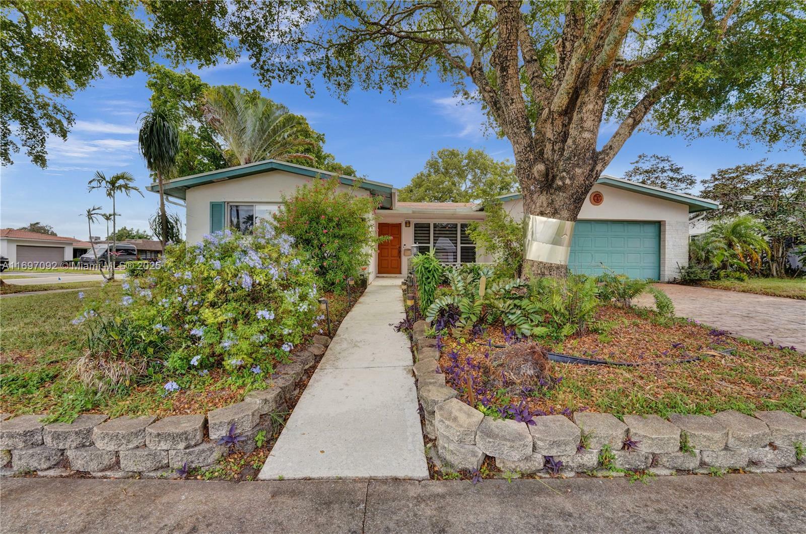 Property Photo:  1700 N 48th Ave  FL 33021 