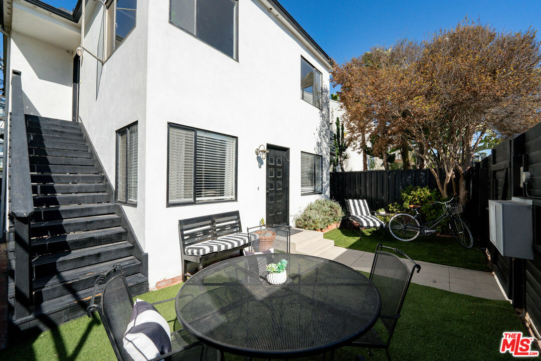 Property Photo:  23   18th Ave  CA 90291 