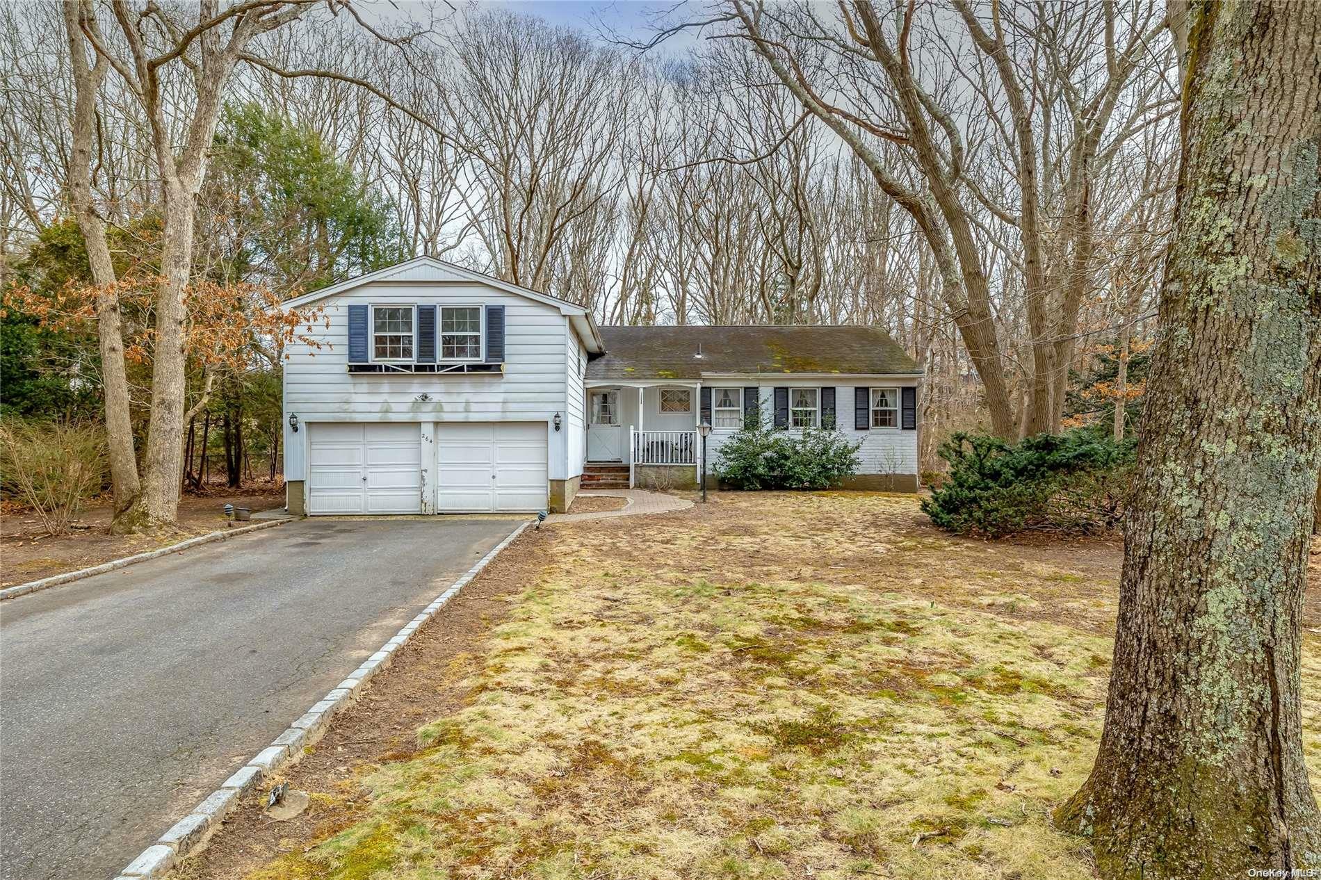 Property Photo:  264 N Country Road  NY 11787 