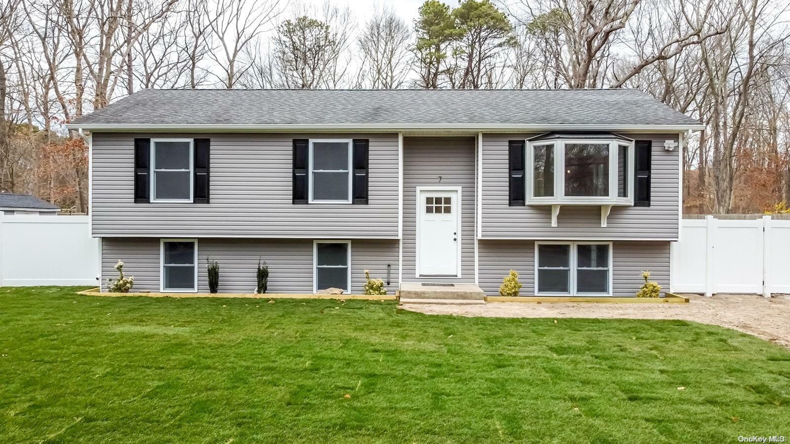 Property Photo:  7 Pond Lane  NY 11961 