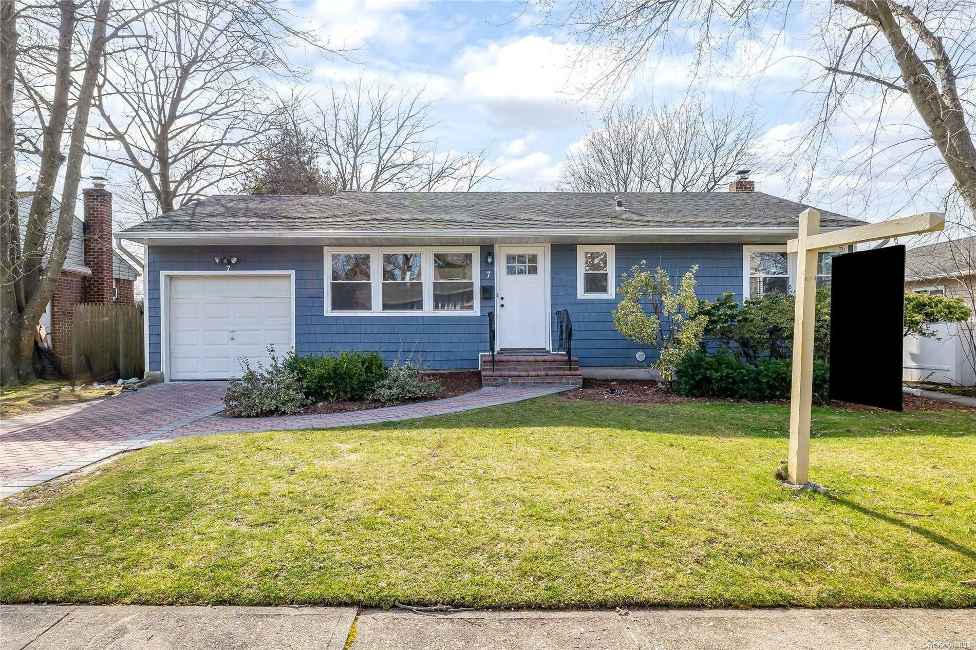 7 Gable Gate  Old Bethpage NY 11804 photo