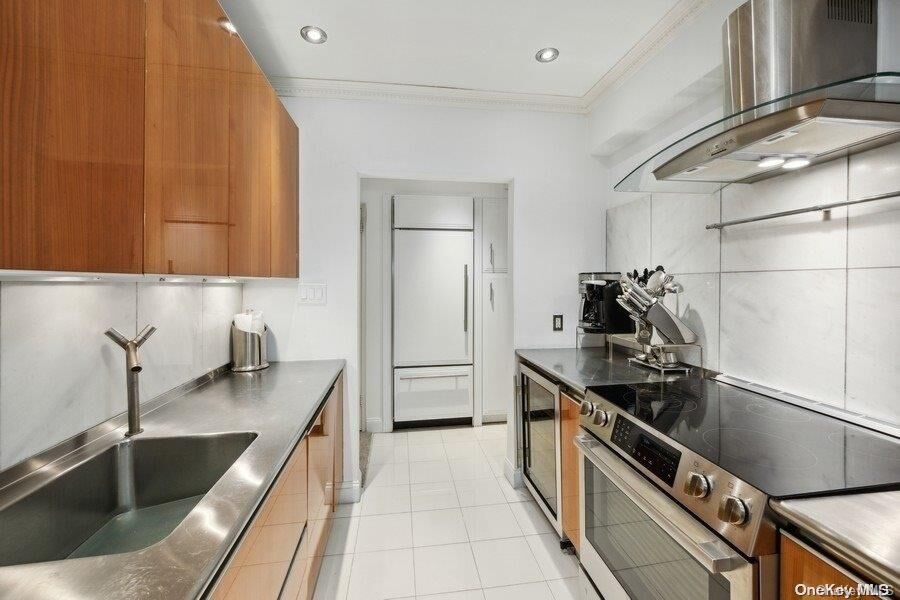 Property Photo: 162-21 Powells Cove Boulevard 3J NY 11357