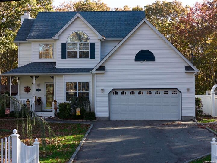 37 N Trainor Avenue  Manorville NY 11949 photo