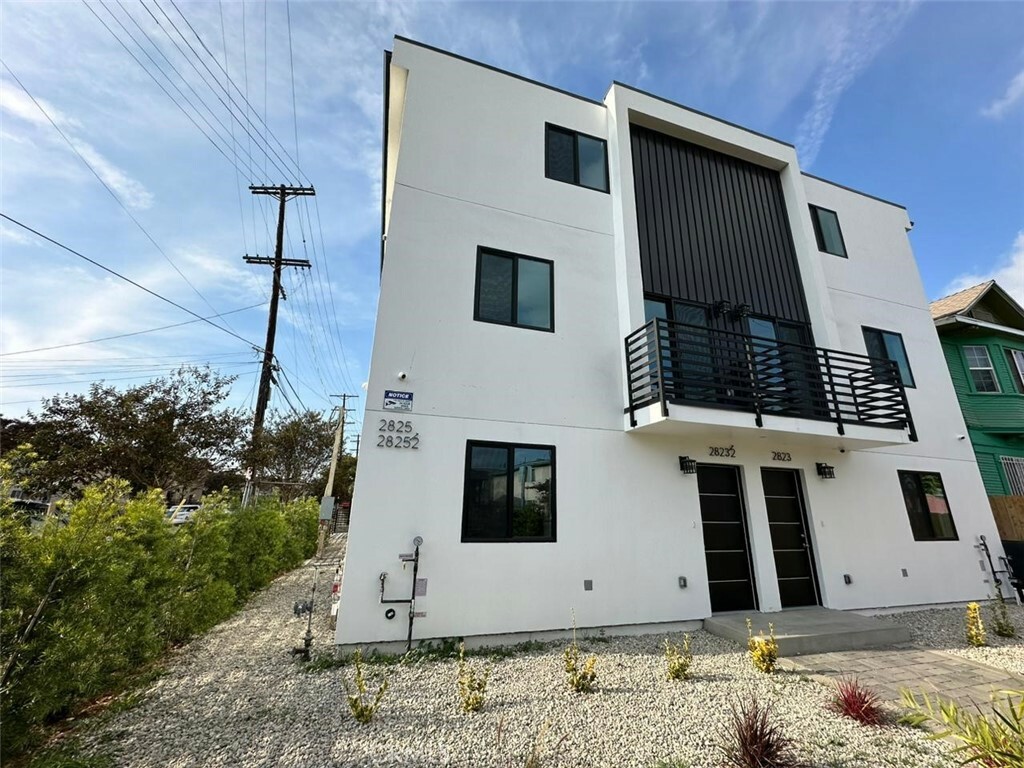 Property Photo:  2823 Maple Avenue  CA 90011 