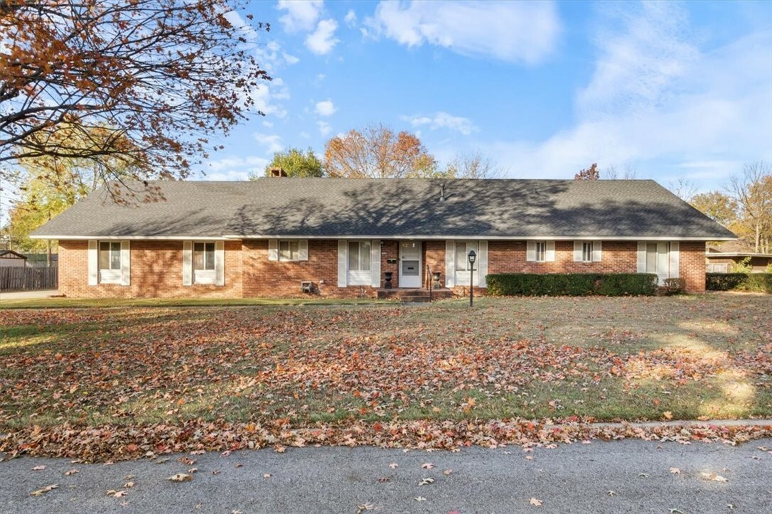 Property Photo:  1506 Westwood Avenue  AR 72764 