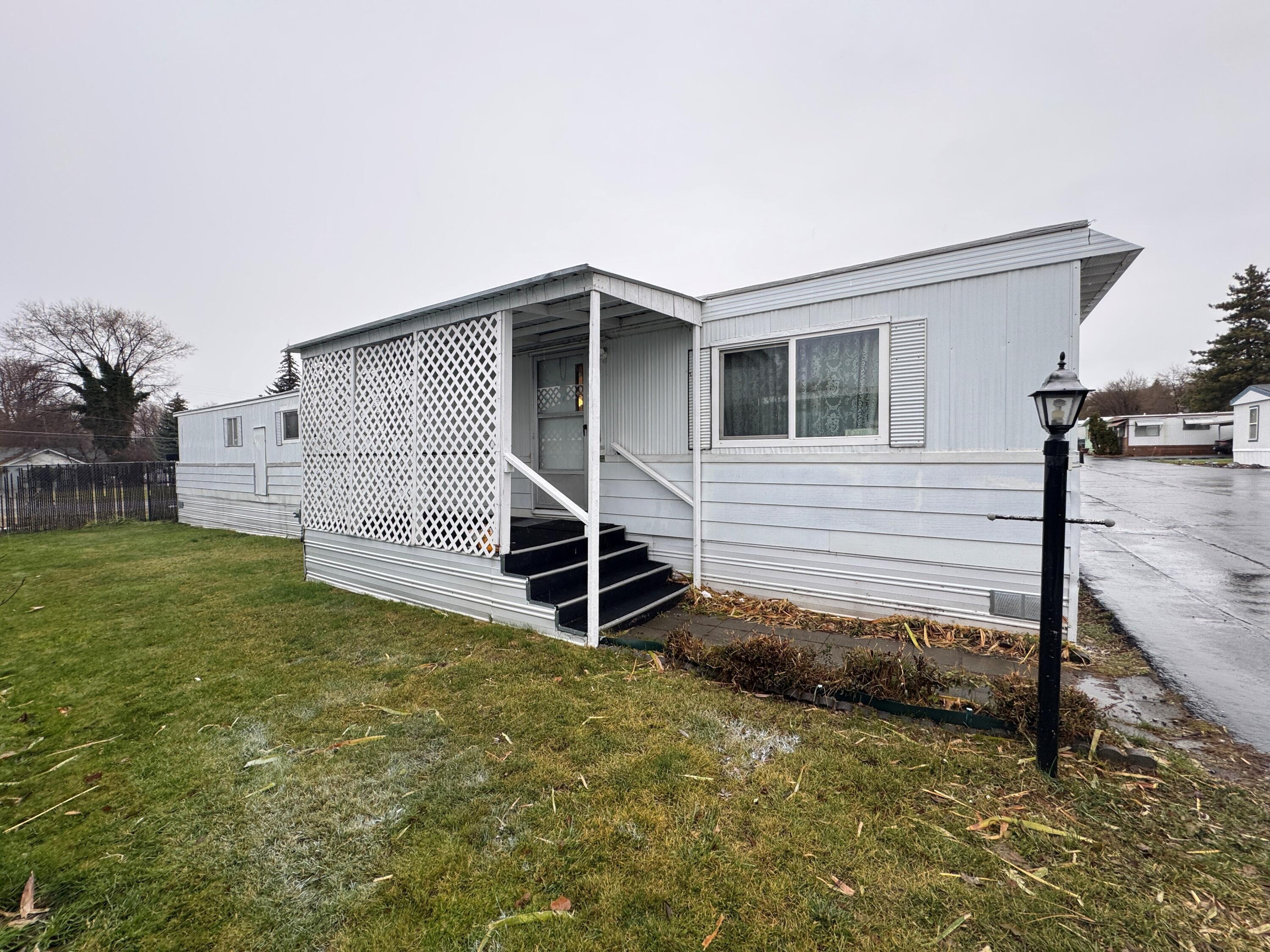 Property Photo: 4741 S 6th Street # 14 OR 97603