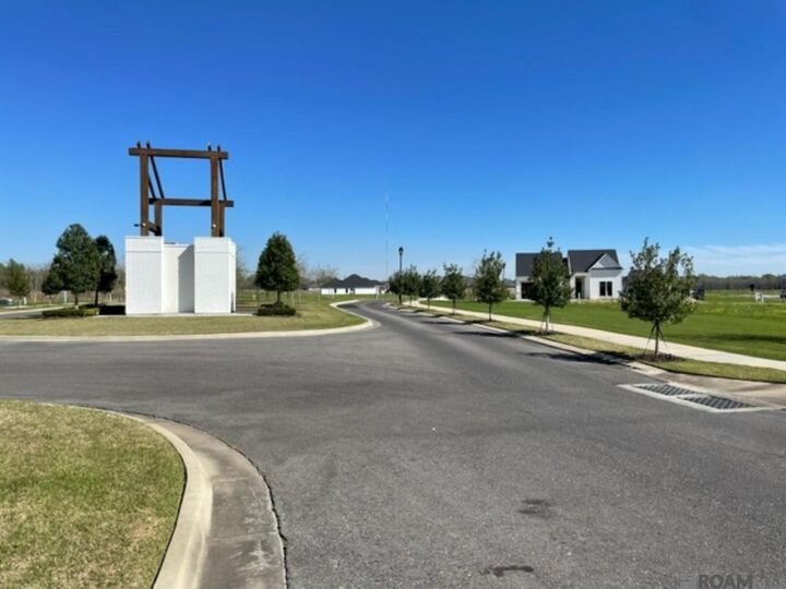 Property Photo: 7005 Ardennes Dr LA 70820