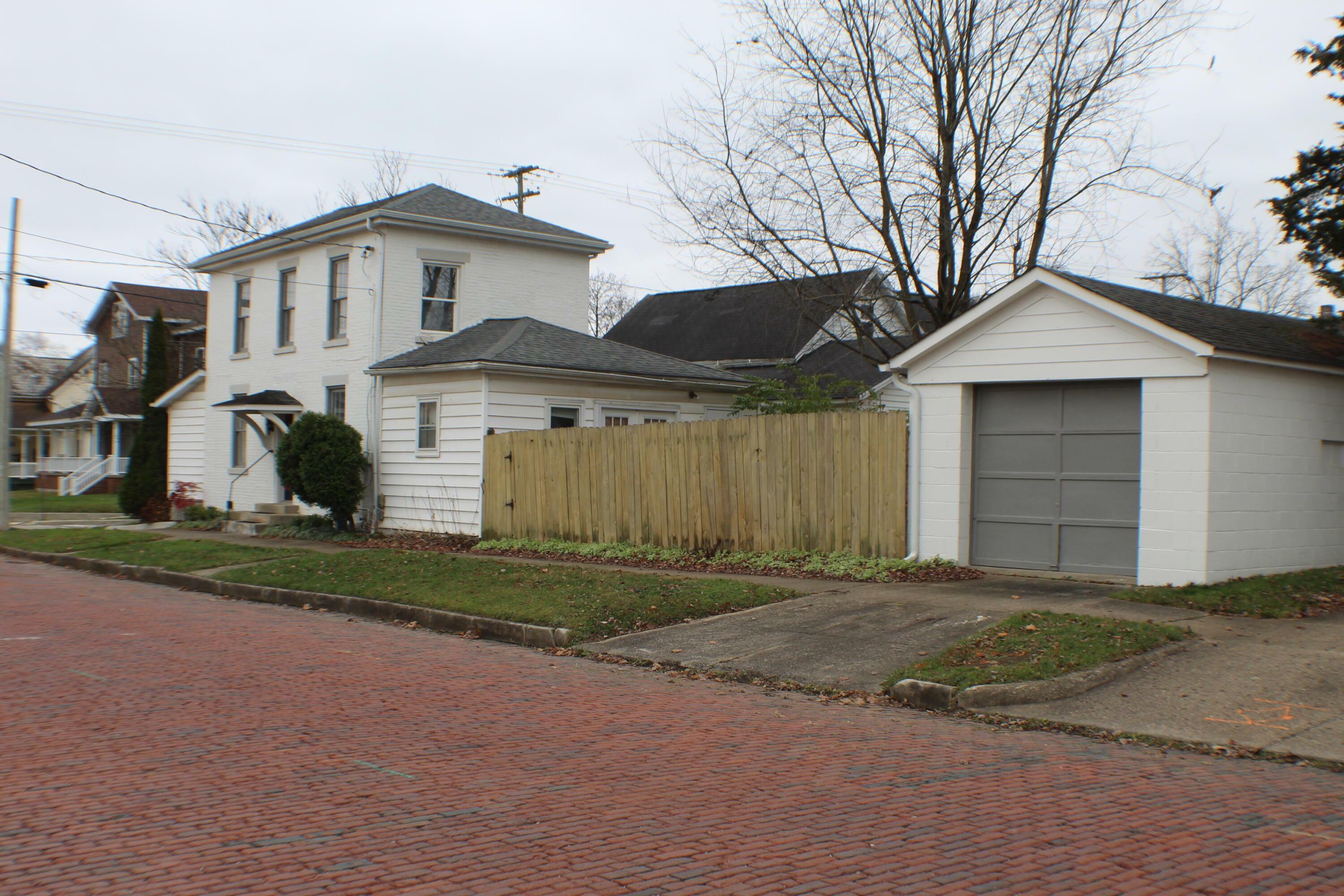 Property Photo:  618 E Vine Street  OH 43050 