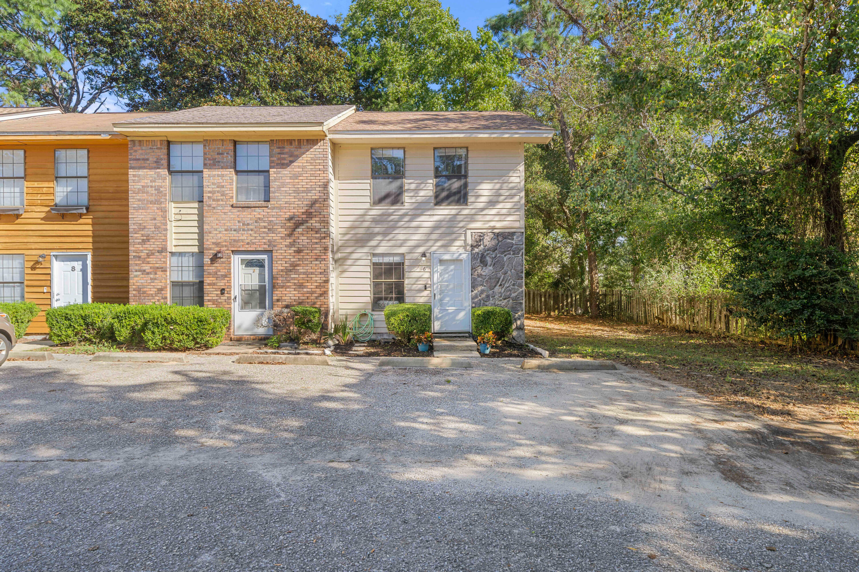 Property Photo: 611 Center Street 6 FL 32547
