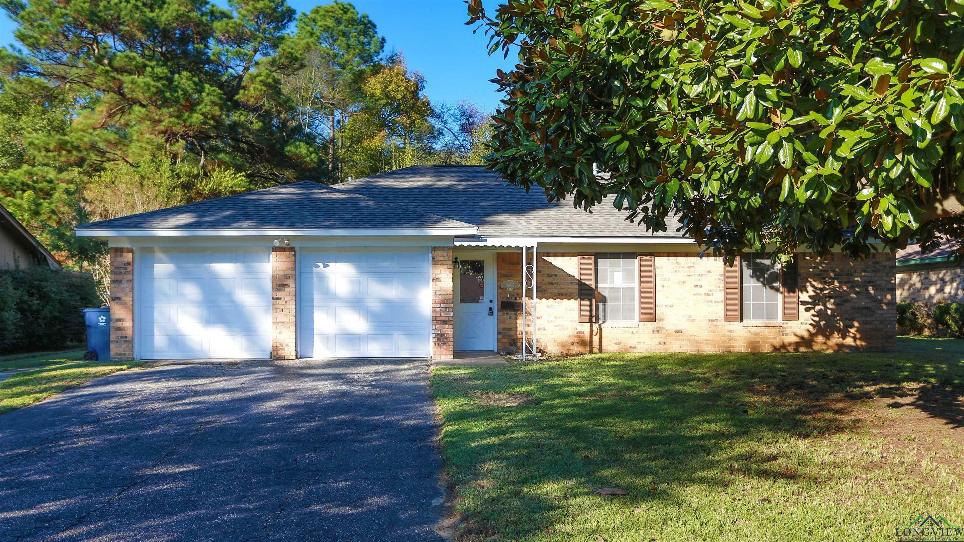 Property Photo:  2605 Cedarcrest Dr  TX 75672-2266 