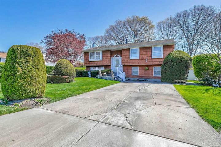 357 Randall Road  Ridge NY 11961 photo