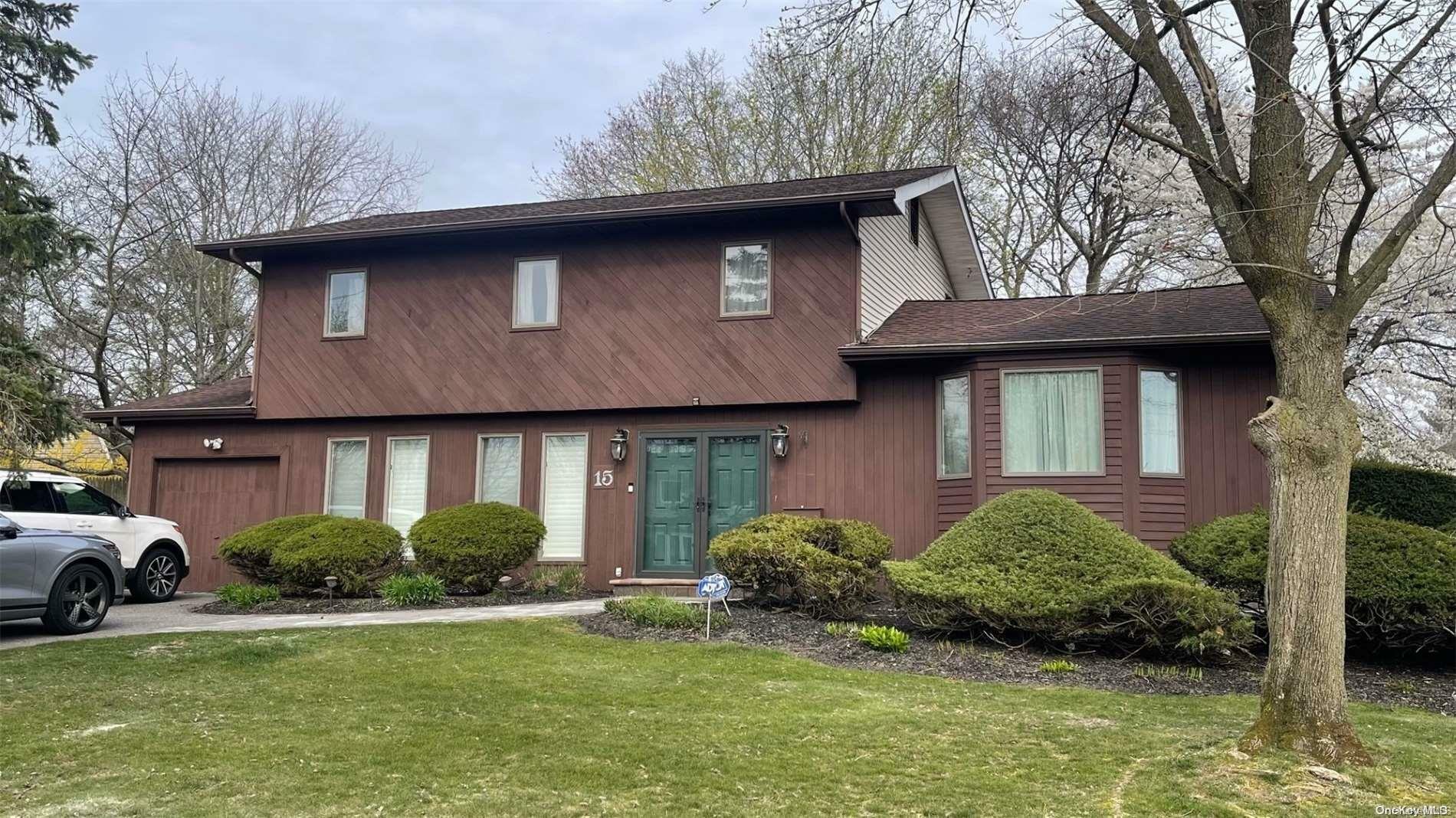 Property Photo:  15 Hampshire Drive  NY 11798 