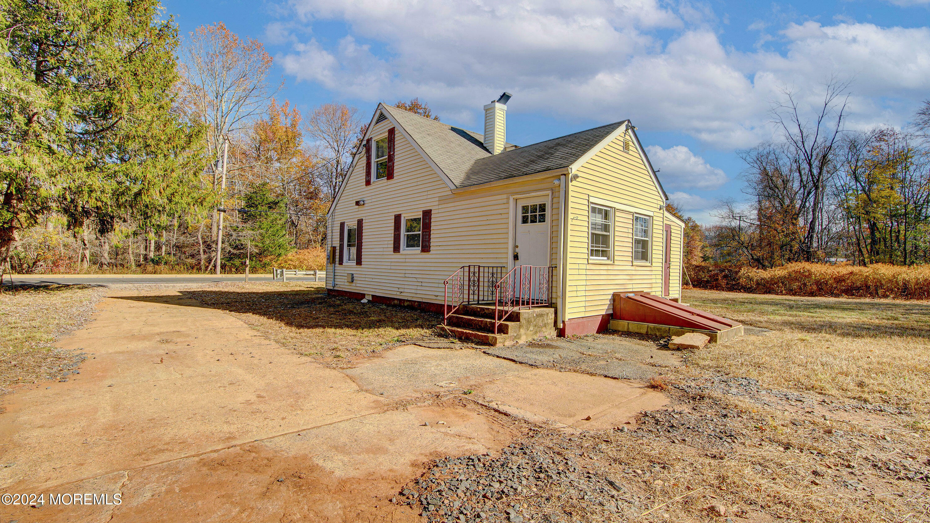 Property Photo:  5 Union Hill Road  NJ 08831 