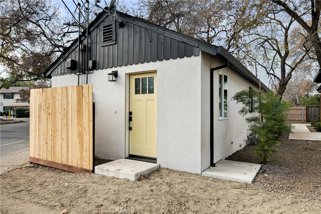 Property Photo: 1122 W Sacramento Avenue CA 95926