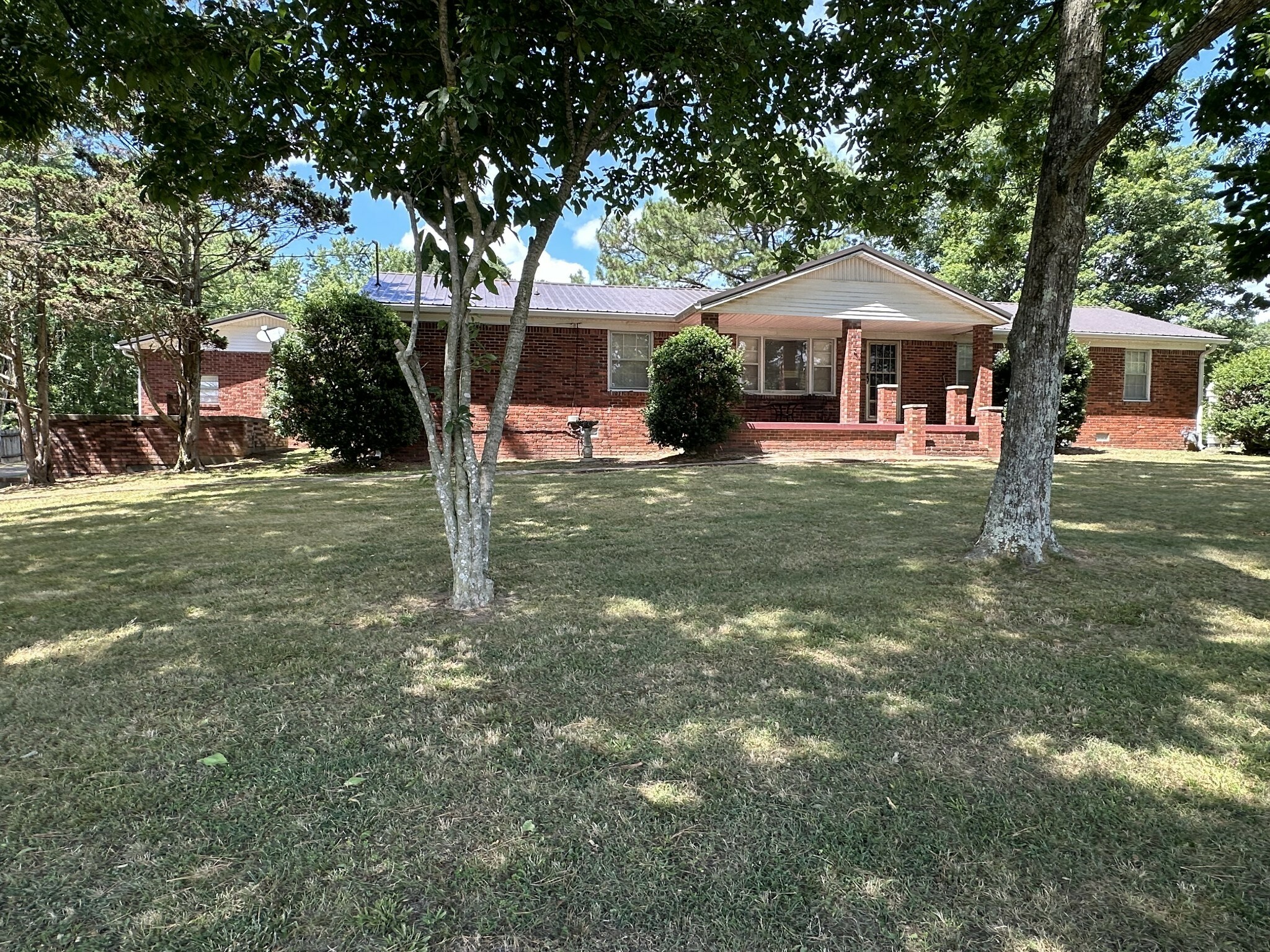 Property Photo:  1111 Baker Ln  TN 38464 