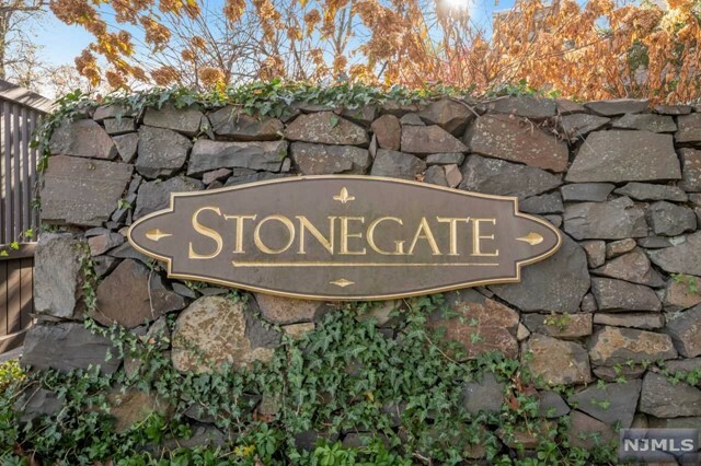 Property Photo:  43 Stonegate Drive  NJ 07068 