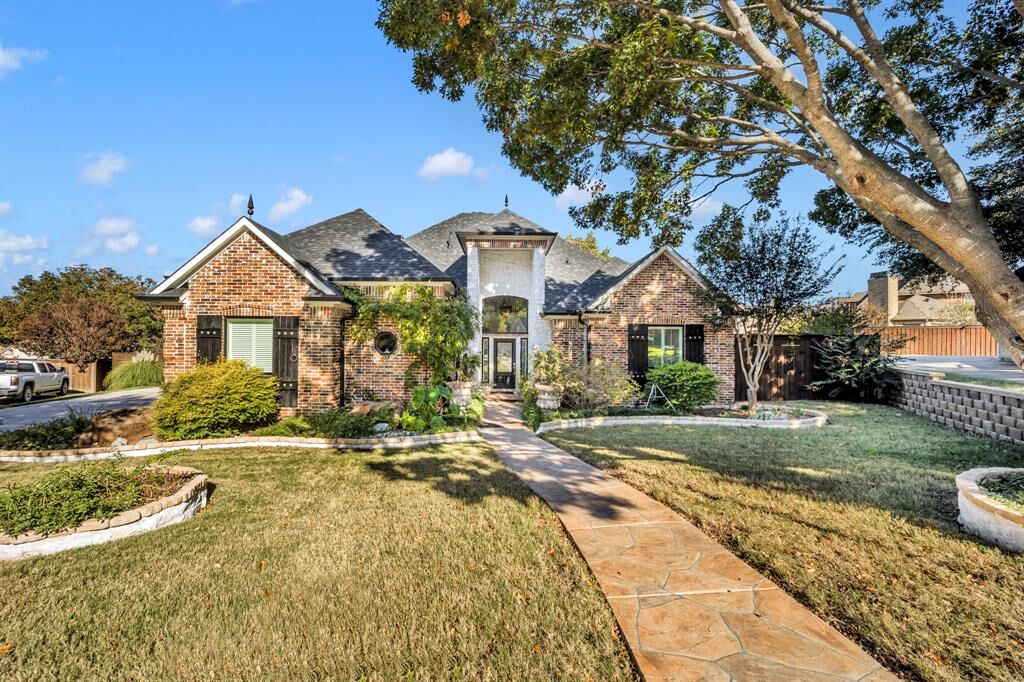 Property Photo: 2405 Deer Run Court TX 75032